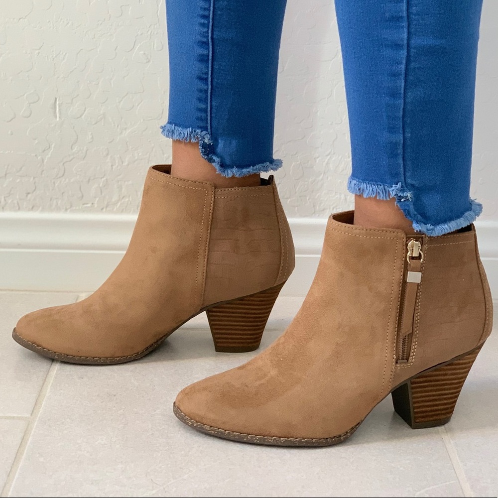 Tan Snake Print Heel Pointy Toe Chic Ankle Bootie - Picture 2 of 6